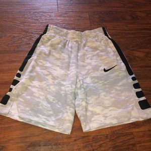 Nike Shorts DRI-FIT Boys Large